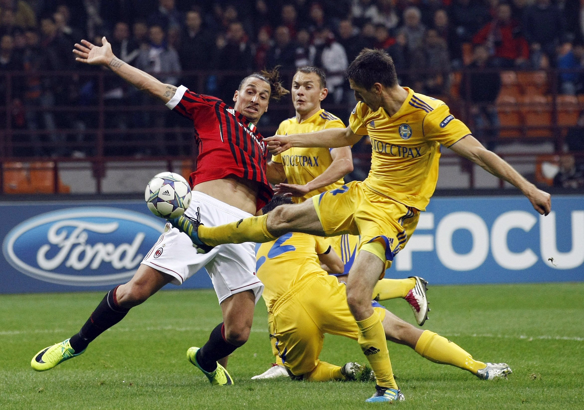 欧洲精英球队交锋,足球魅力再次展现 欧洲精英球队交锋,足球魅力再次展现