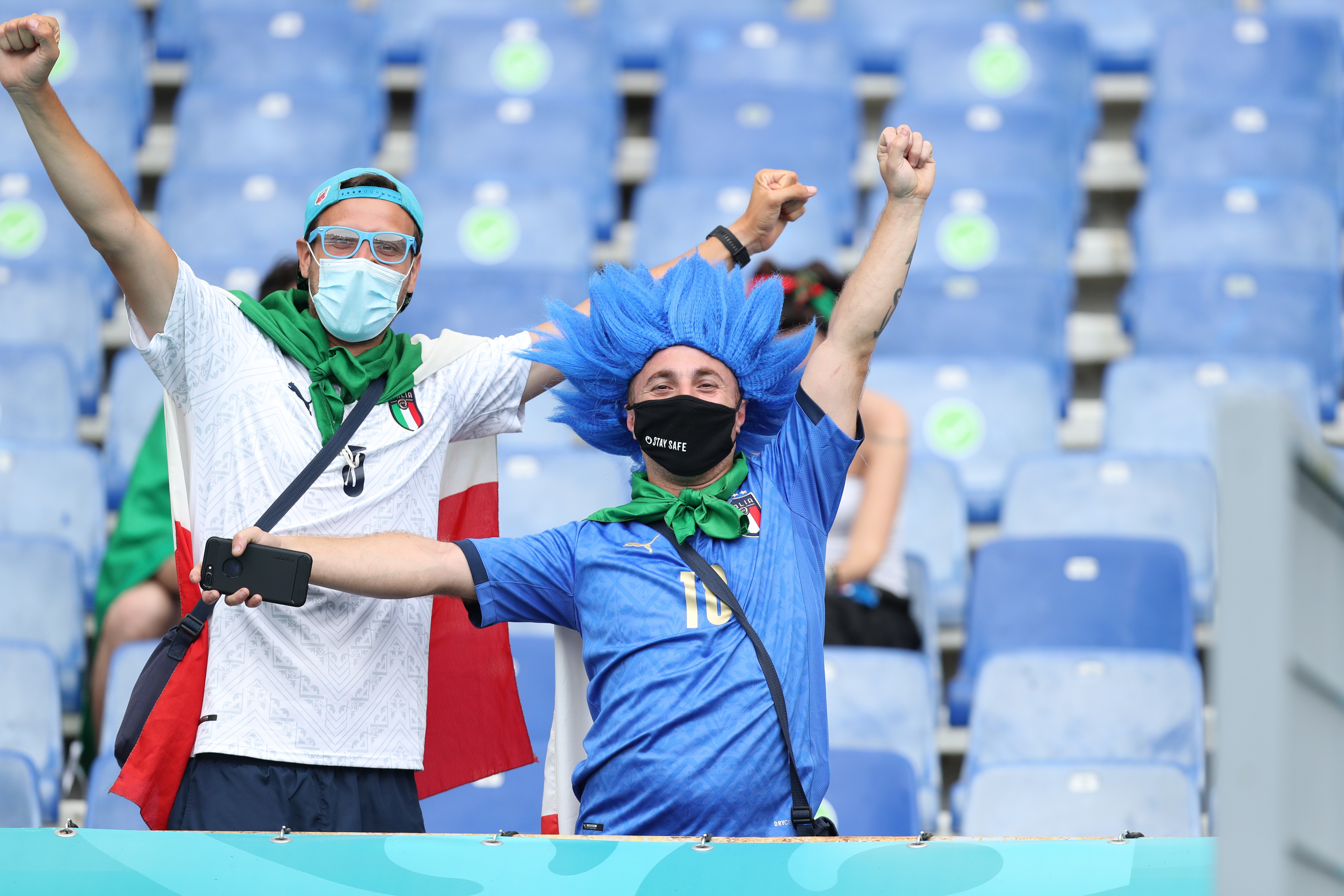 欧预赛比赛激情澎湃,球员斗志昂扬 欧预赛比赛激情澎湃,球员斗志昂扬