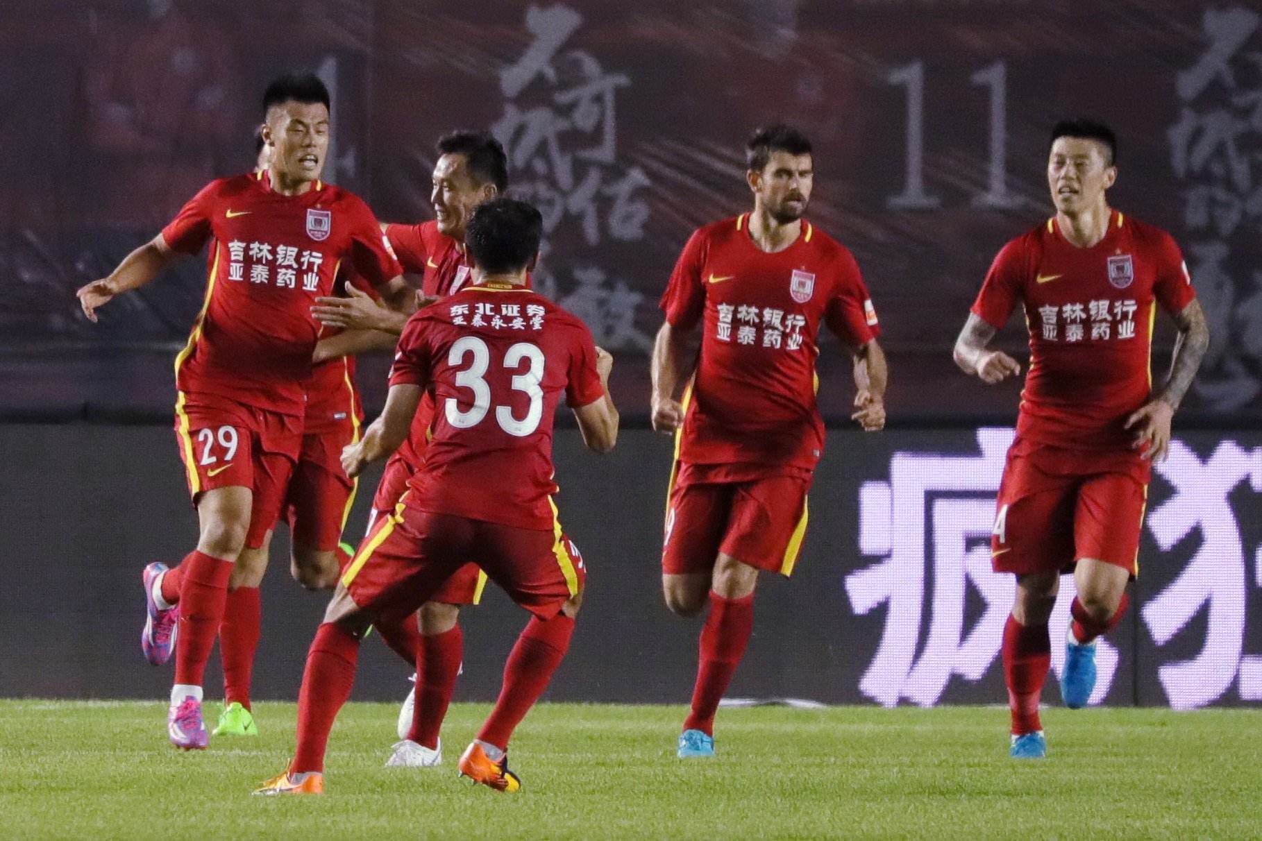 长春亚泰击败对手,取得胜利 长春亚泰击败对手,取得胜利