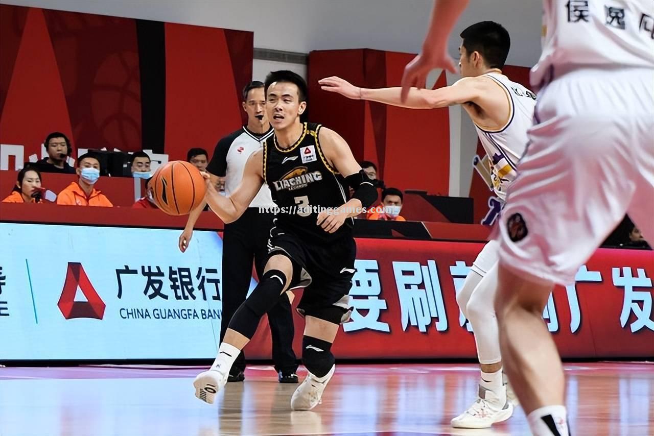 CBA季前训练营开始启动,球员们积极备战,争夺最佳状态_cba球员训练日程 CBA季前训练营开始启动,球员们积极备战,争夺最佳状态_cba球员训练日程