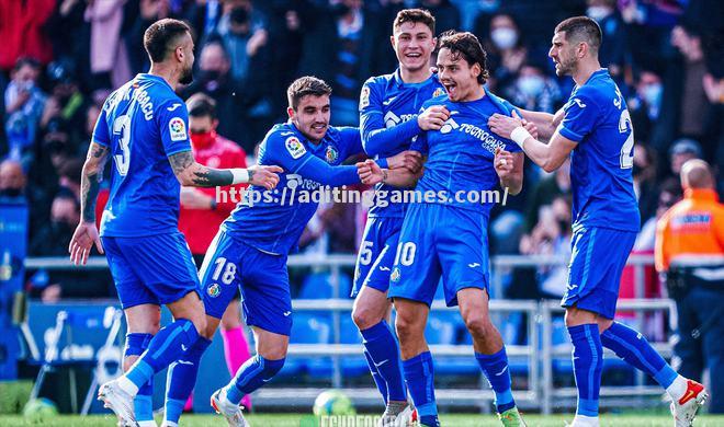 开云体育-皇马新赛季西甲首轮告捷，巴萨遭遇开门黑