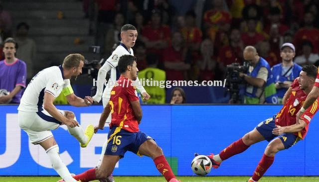 欧洲杯半决赛首轮:荷兰队不敌英格兰,无缘决赛 欧洲杯半决赛首轮:荷兰队不敌英格兰,无缘决赛