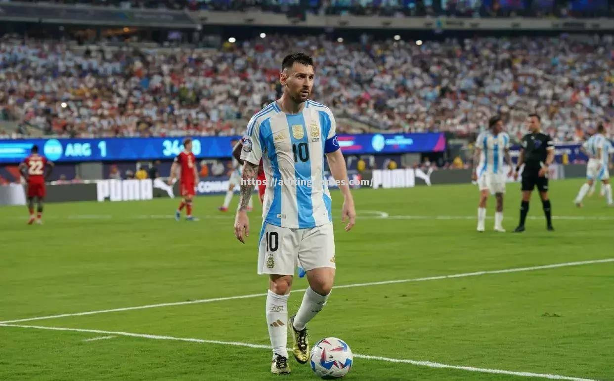 国际足坛盛事中呈现出各种新面貌,引人入胜 国际足坛盛事中呈现出各种新面貌,引人入胜