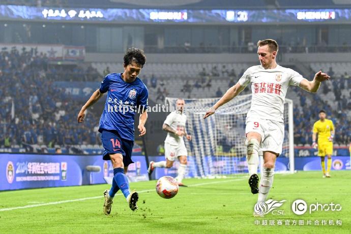 上海队取得胜利,登上联赛领先位置 上海队取得胜利,登上联赛领先位置