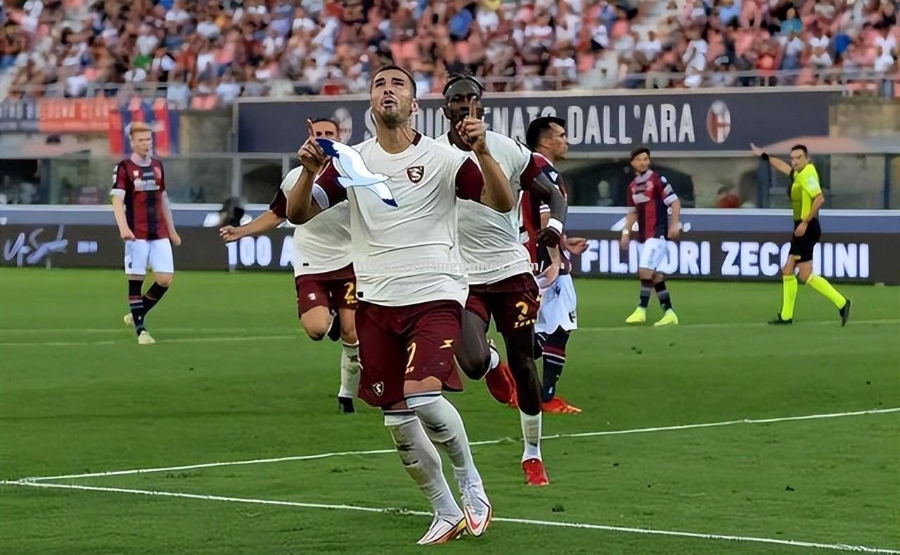 AC米兰防守漏洞暴露,需加强战术磨合 AC米兰防守漏洞暴露,需加强战术磨合