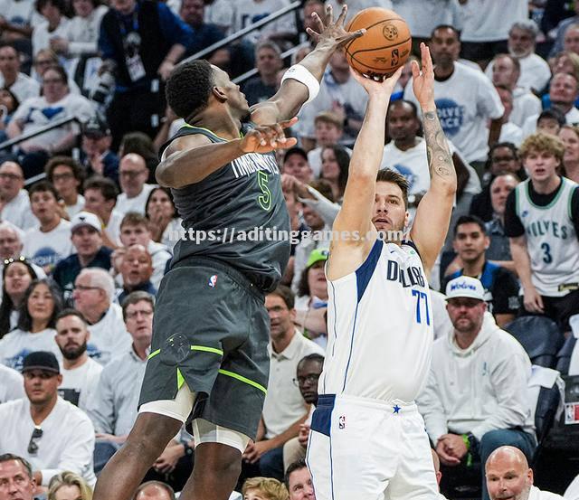 独行侠主场拒绝国王反超,唐斯21+15遭反超 独行侠主场拒绝国王反超,唐斯21+15遭反超