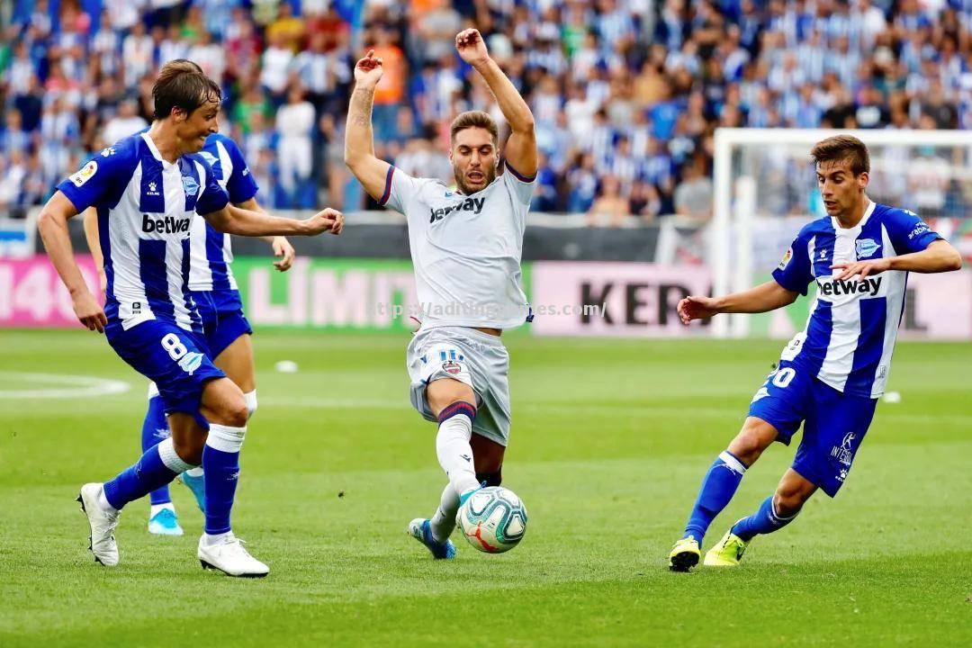 双方交锋紧张激烈，胜负未定看谁更强势