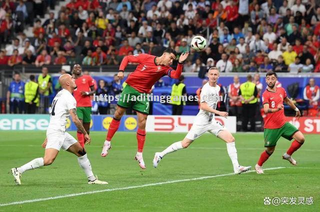 经典的足球盛事吸引了全球各地的球迷围观 经典的足球盛事吸引了全球各地的球迷围观