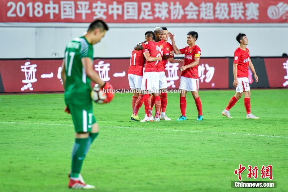 广州恒大取胜重庆斯威,继续保持领先地位 广州恒大取胜重庆斯威,继续保持领先地位