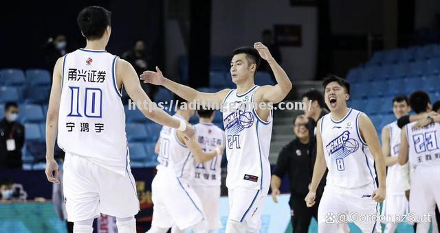 山西男篮备战河南队,备受球迷期待 山西男篮备战河南队,备受球迷期待