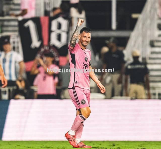 梅西参加慈善赛,表现抢眼获得观众喝彩 梅西参加慈善赛,表现抢眼获得观众喝彩