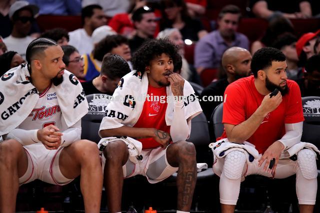 火箭不敌鹈鹕,客场失利 火箭不敌鹈鹕,客场失利