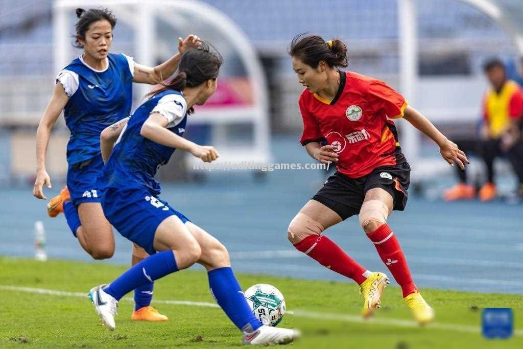 近期足球比赛中女子球员大放异彩 近期足球比赛中女子球员大放异彩