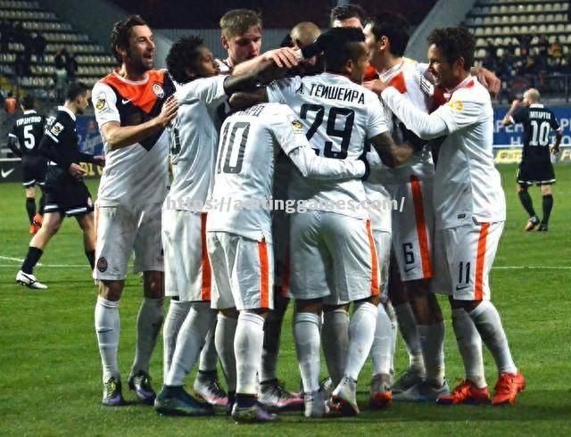 小组赛中的场场较量,胜负难料 小组赛中的场场较量,胜负难料