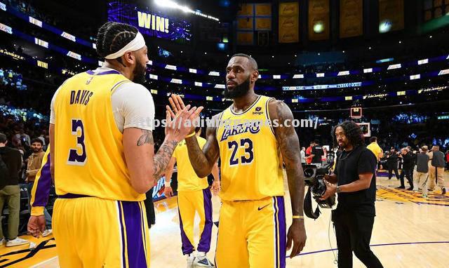 湖人主场取胜,詹姆斯独揽全面数据 湖人主场取胜,詹姆斯独揽全面数据