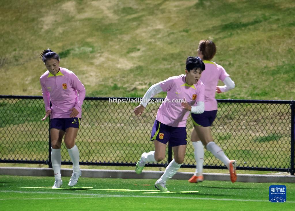 俄罗斯女足队员勤奋训练加紧备战竞争 俄罗斯女足队员勤奋训练加紧备战竞争