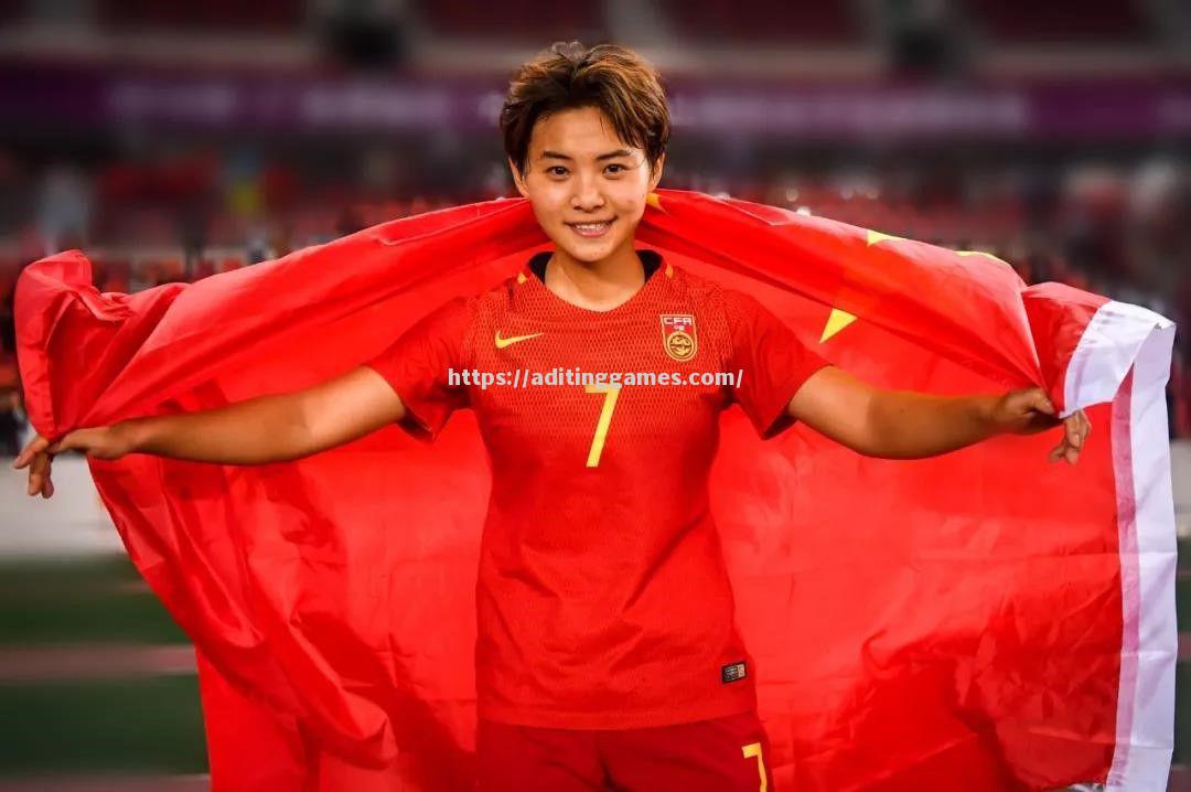 女性足球运动员在比赛中展现出色表现 女性足球运动员在比赛中展现出色表现