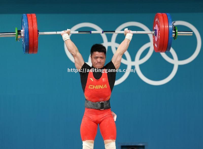 举重比赛冠军浮出水面：汗水换来荣耀