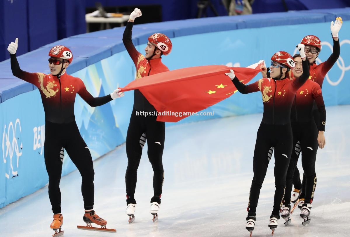 短道速滑选手凭借超强实力夺冠 短道速滑选手凭借超强实力夺冠