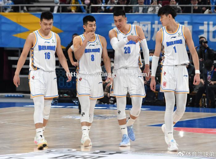 新疆主场迎战北京队,孙悦受伤成疑 新疆主场迎战北京队,孙悦受伤成疑