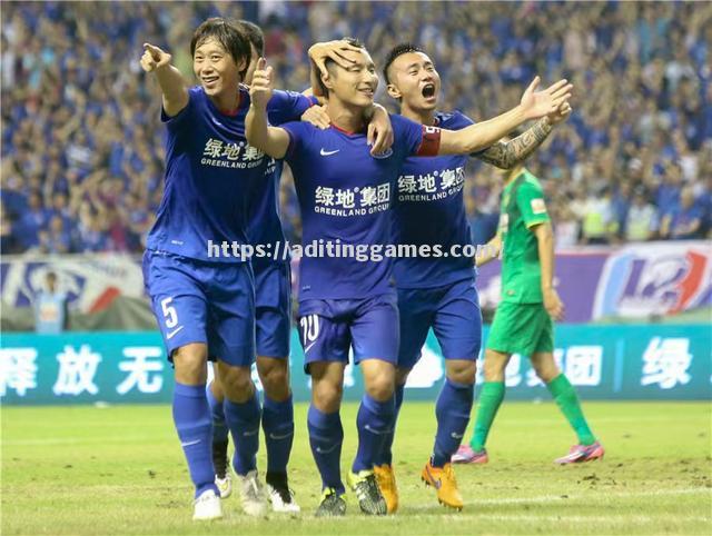 上海申花球员表现出色,赢得足球迷喝彩 上海申花球员表现出色,赢得足球迷喝彩