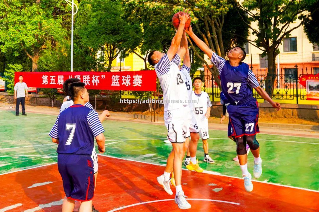 球员们为荣誉拼搏,赛场上的精彩纷呈 球员们为荣誉拼搏,赛场上的精彩纷呈