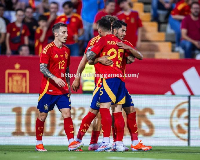 西班牙国门表现亮眼,荣膺最佳守门员 西班牙国门表现亮眼,荣膺最佳守门员