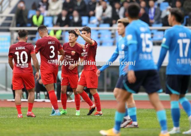 中超热门战队备战,全力冲击冠军 中超热门战队备战,全力冲击冠军