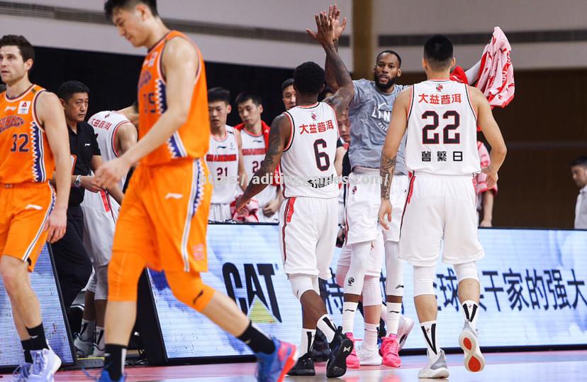 上海男篮大比分胜出，实力浮现