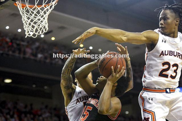 开云体育-黄蜂队破天荒进入季后赛赛场，突破成绩