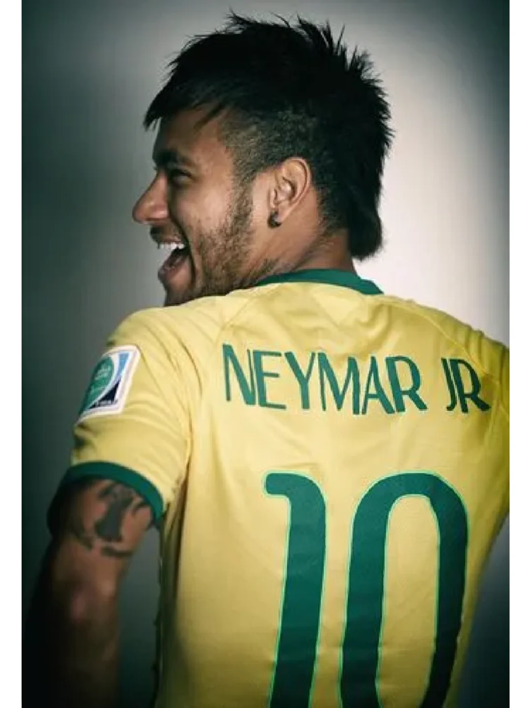 巴塞罗那前锋在社交媒体上晒出自己的健身成果 巴塞罗那前锋在社交媒体上晒出自己的健身成果