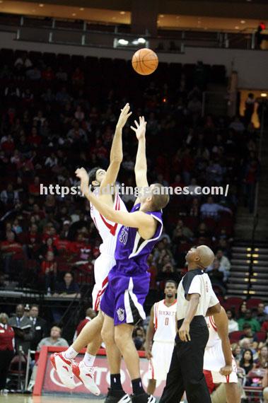 台湾篮球赛事中展开激烈抢夺战 台湾篮球赛事中展开激烈抢夺战