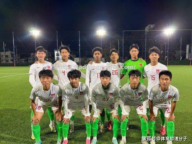 紧张比拼中战胜强敌,球队士气高昂 紧张比拼中战胜强敌,球队士气高昂