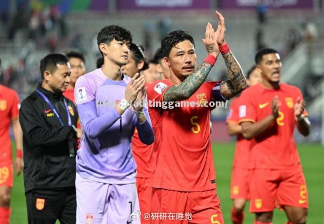 开云体育-球队突然换帅，引发球迷热议