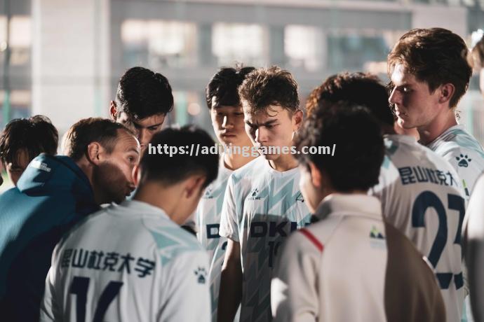 紧张比赛中球队实力对决,角逐激烈 紧张比赛中球队实力对决,角逐激烈